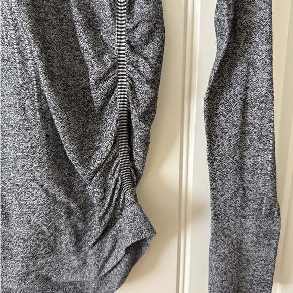 Athleta Speedlight Heather Gray Long Sleeve Top Size Medium - Picture 5 of 6